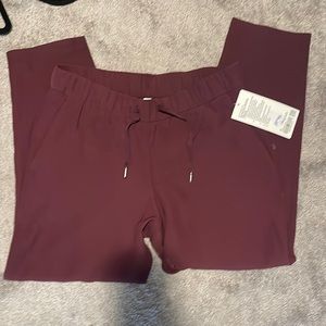 NWT lululemon on the fly woven 7/8 pants